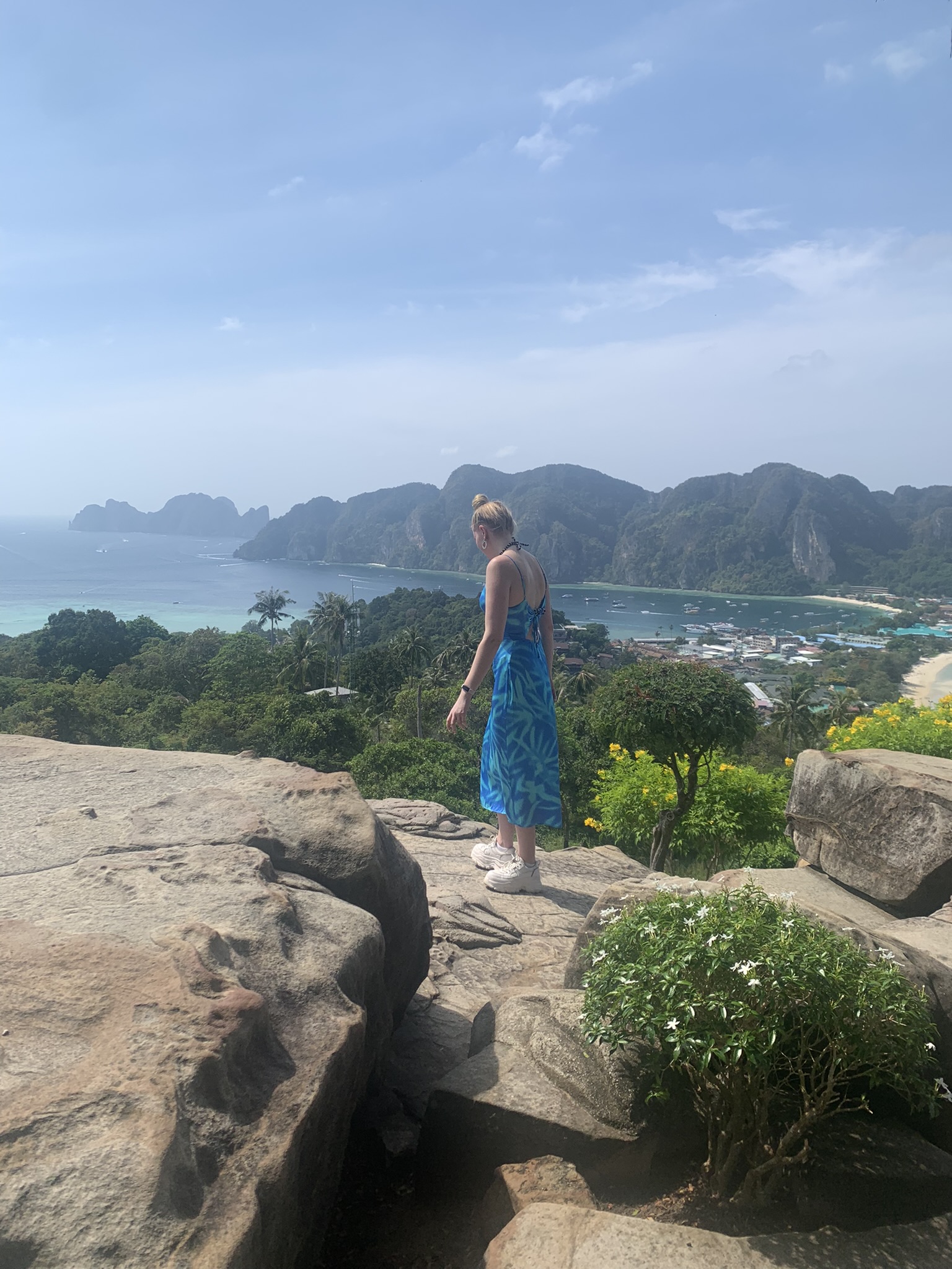 Uitzichtpunt over Koh Phi Phi eilanden tijdens een rondreis Thailand