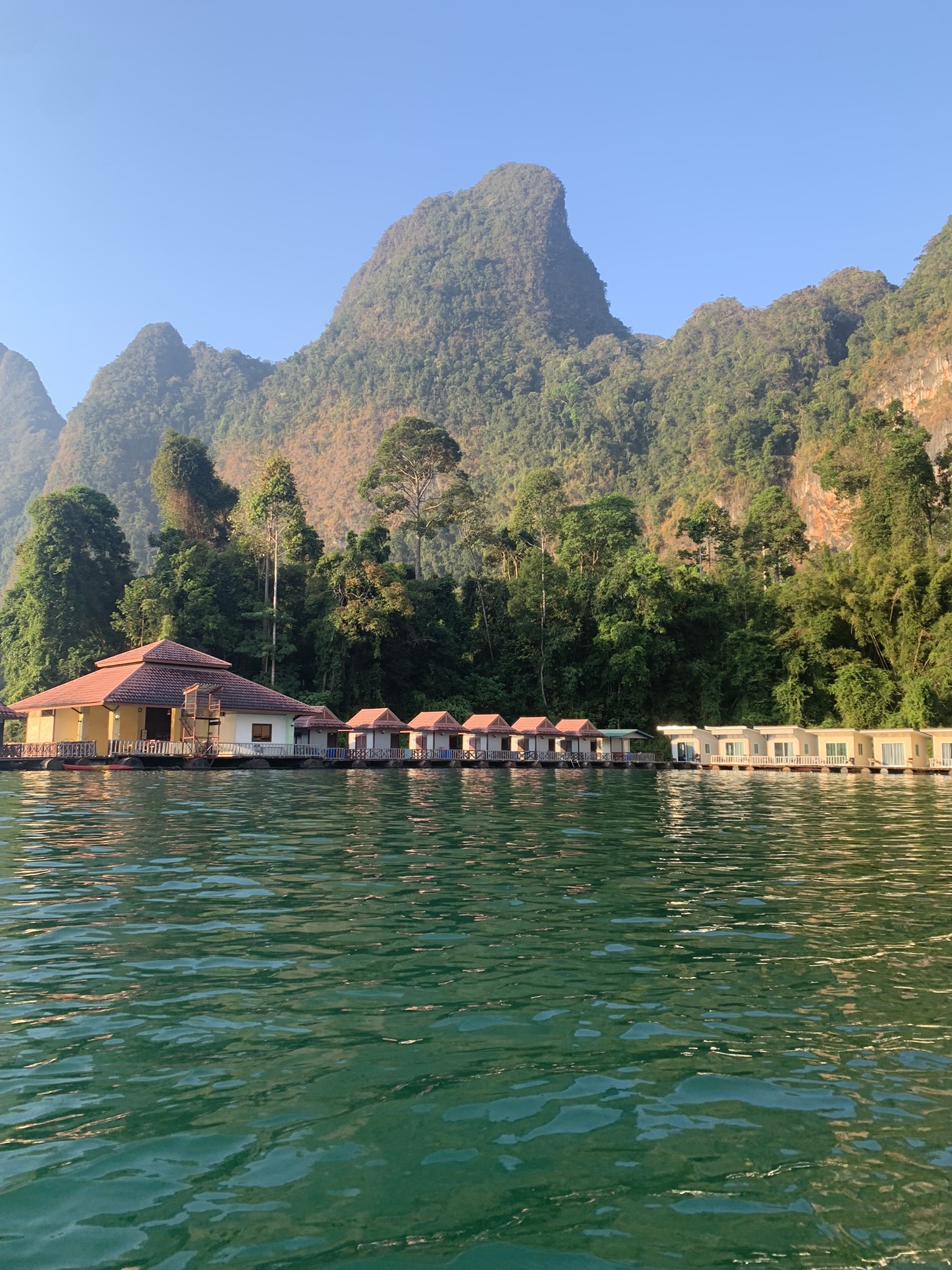 Drijvende huisjes op het meer van Khao Sok - Thailand Reis op Maat