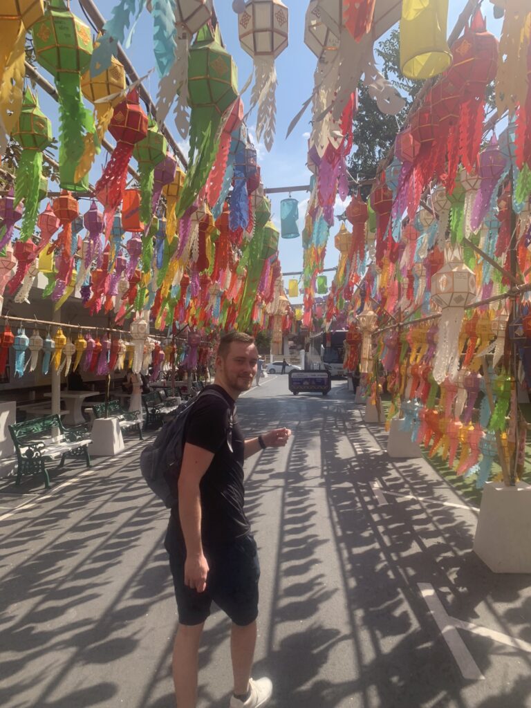 Op reis in Bangkok, Thailand, kleurrijke sfeer
